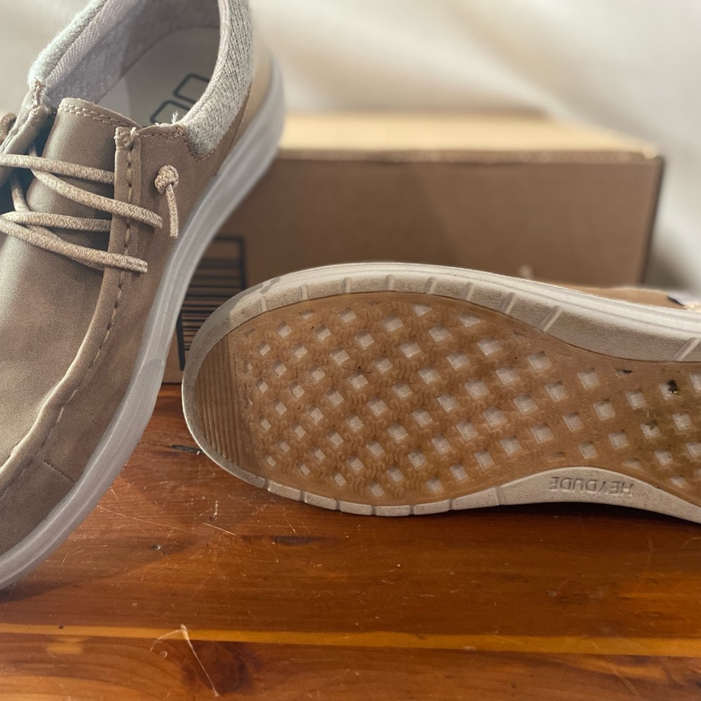 Hey Dude Women’s Lace Up Size 8
